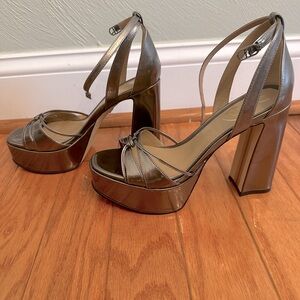 NWOB Sam Edelman Kamille Platform Sandal in Pewter Olive